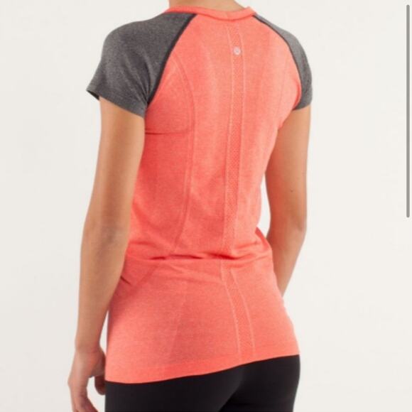 Lululemon Run: Swiftly Tech Short Sleeve in‎ Love Red / Deep Coal Size 6 - Picture 2 of 8
